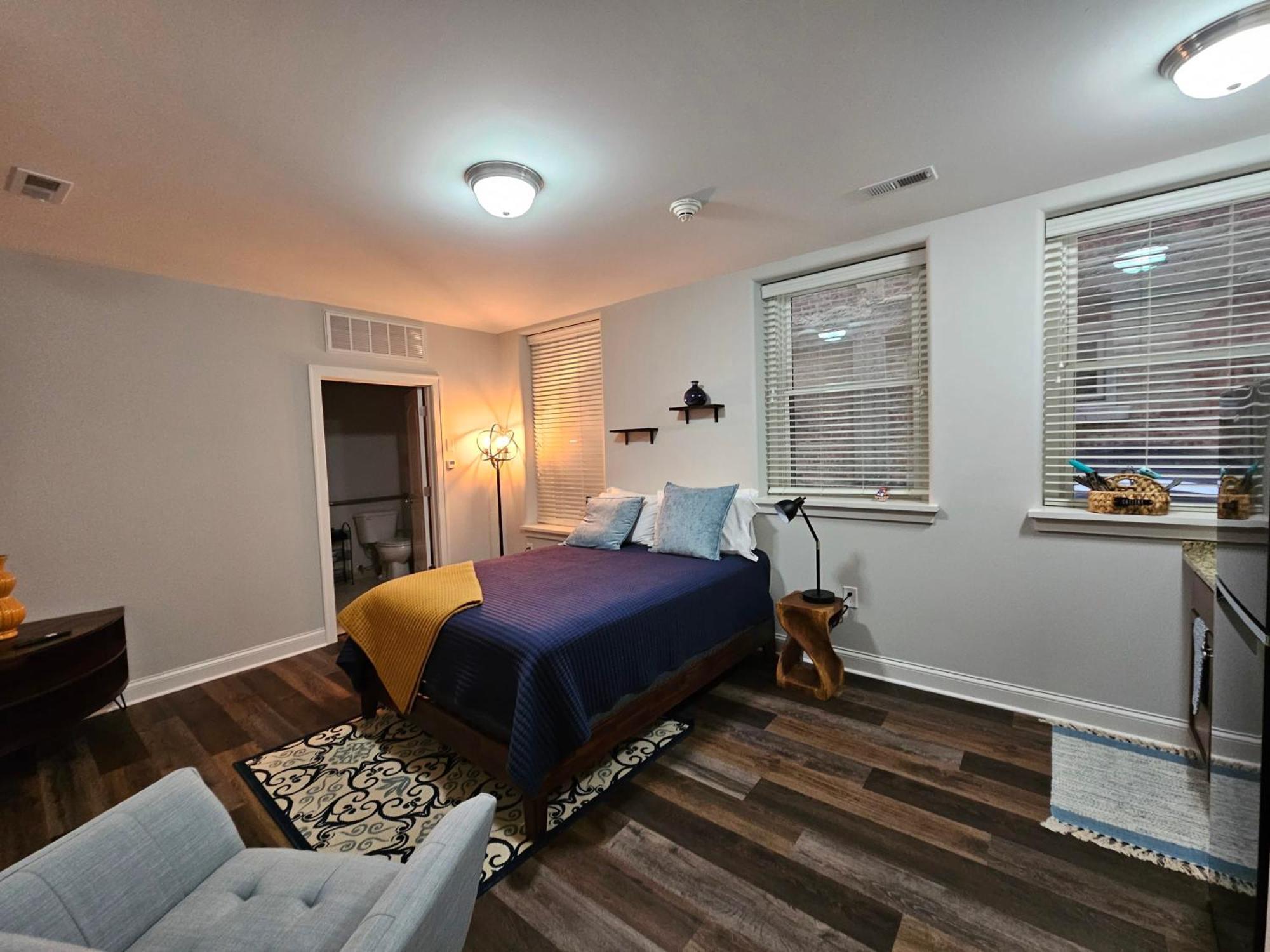 Cute + Cozy At The Inman - 207 Champaign